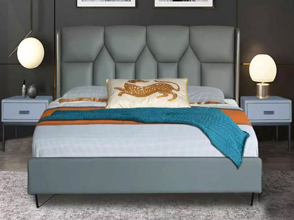 Яких запобіжних заходів слід вживати під час догляду за ліжком зі шкіряною оббивкою?